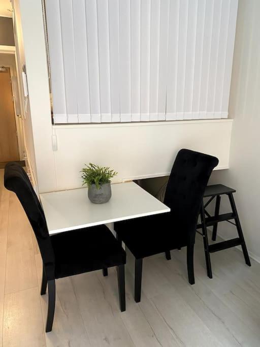 Koselig Og Sentralt Midt I Fargegaten Stavanger Exteriér fotografie